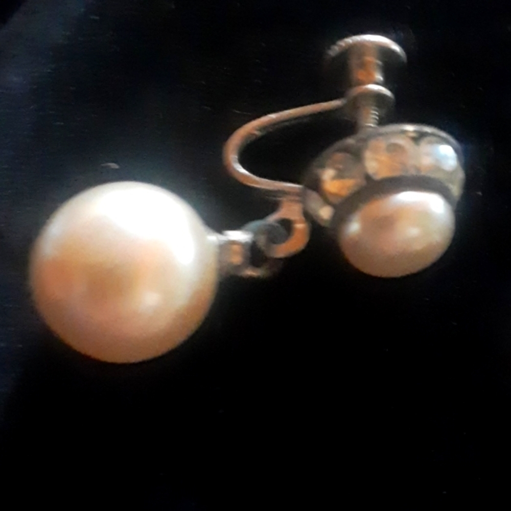 Vintage Elegant Pearl screw clamp Earrings - Picture 8 of 8